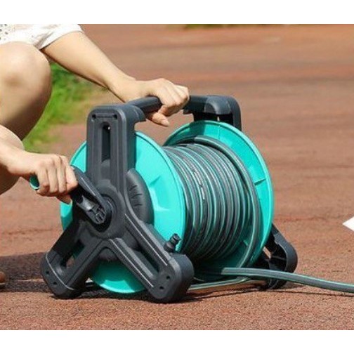 Garden Hose with Adjustable Sprinkler Sprayer Head 10m Reel